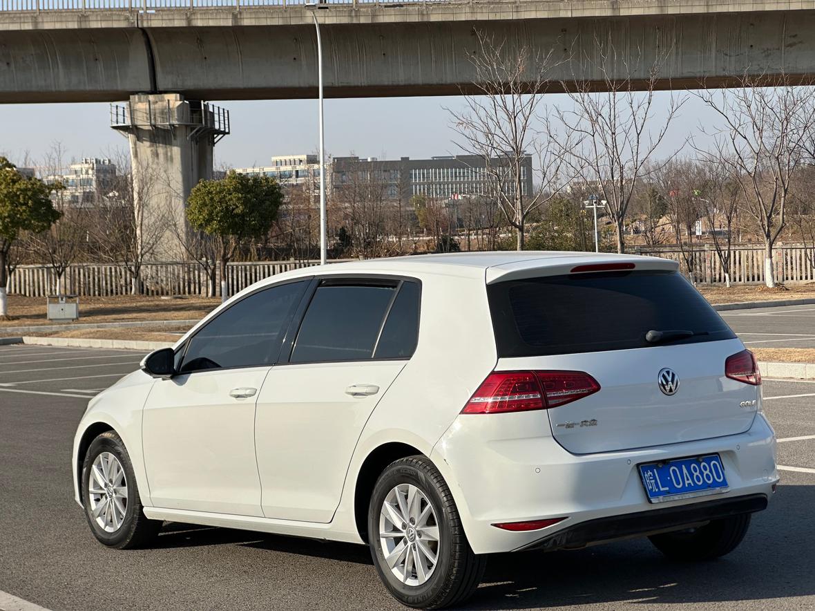 Volkswagen Golf 2016 1.6L MT Fashion
