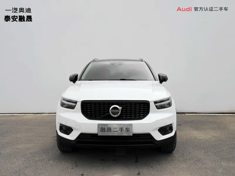 Volvo XC 40 T 4 WDLuxury — фото 2