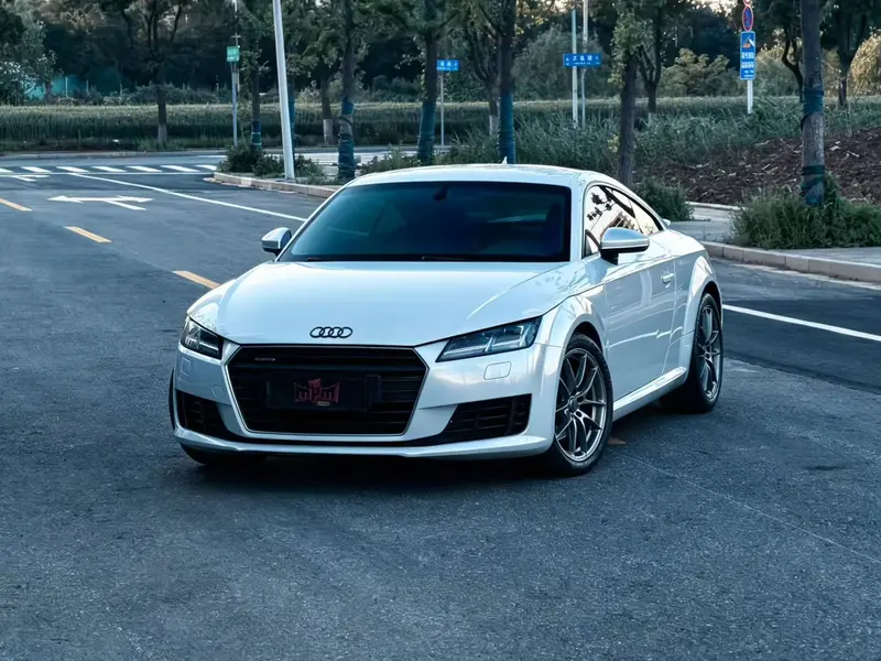 Audi TT — фото 1