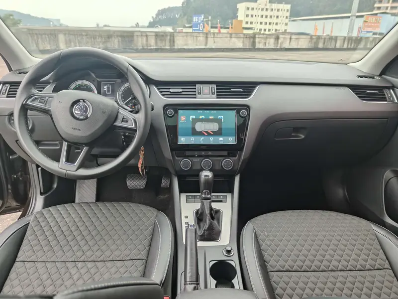 Skoda Octavia — фото 7