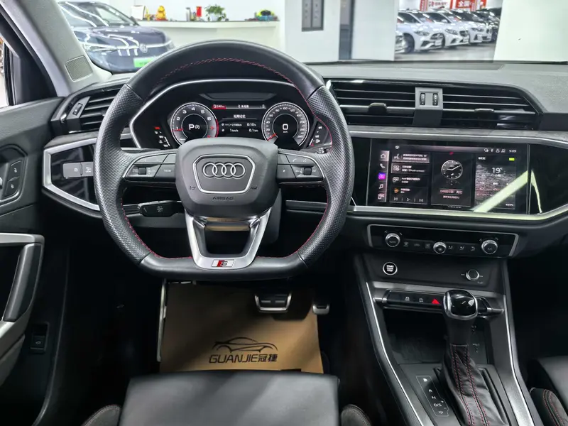 Audi Q 3 Sportback 40 TFSI RS — фото 8