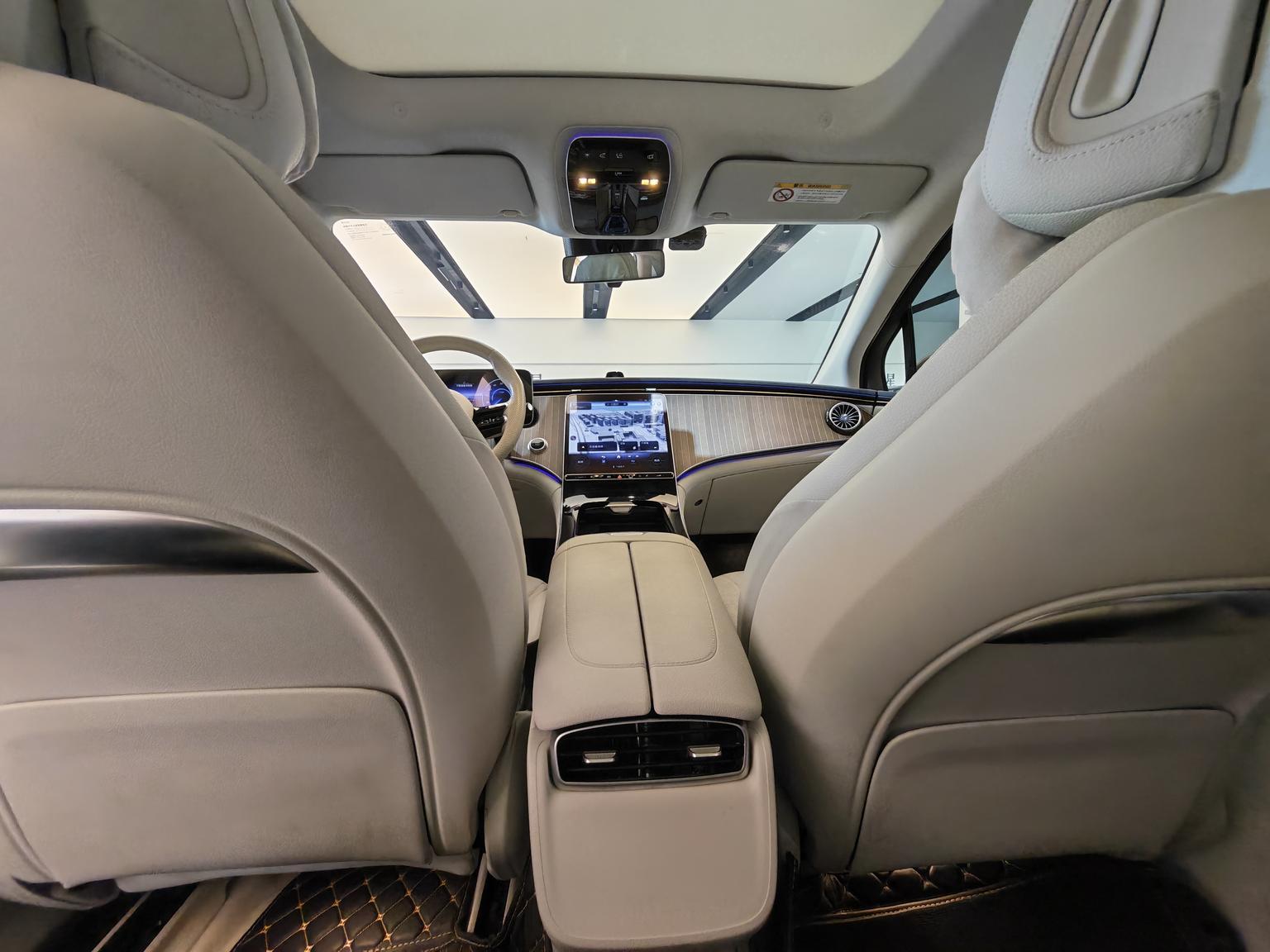 Mercedes-Benz EQE SUV: фотография 14 из 16
