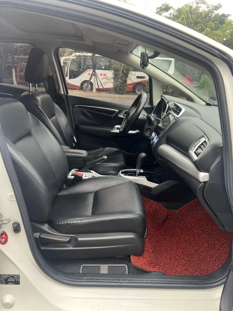 Honda Fit — фото 10