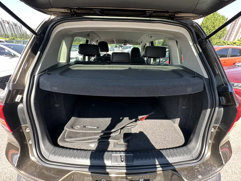 Volkswagen Tiguan — фото 15
