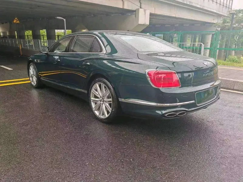 Bentley Flying Spur — фото 3