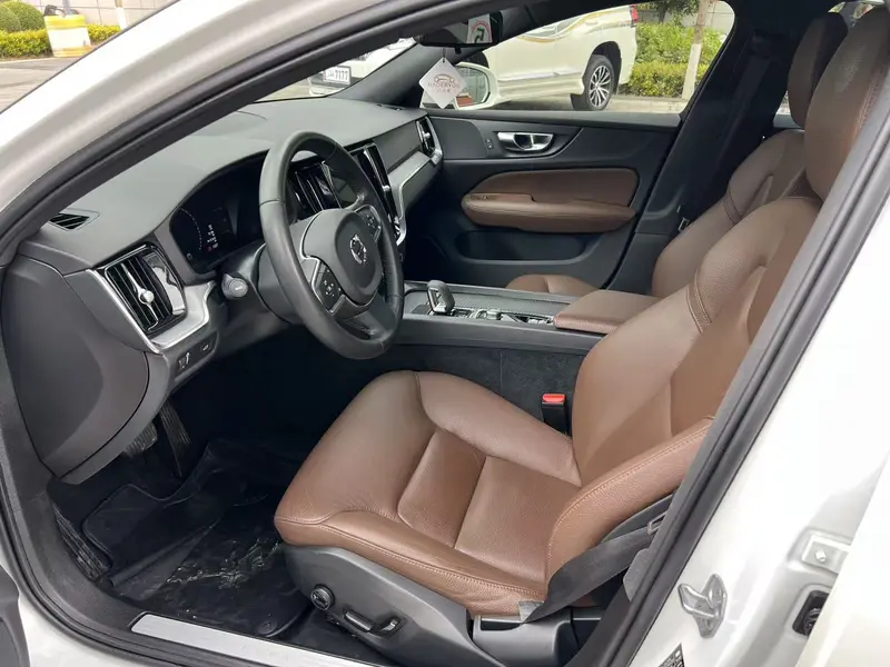 Volvo S60 — фото 12