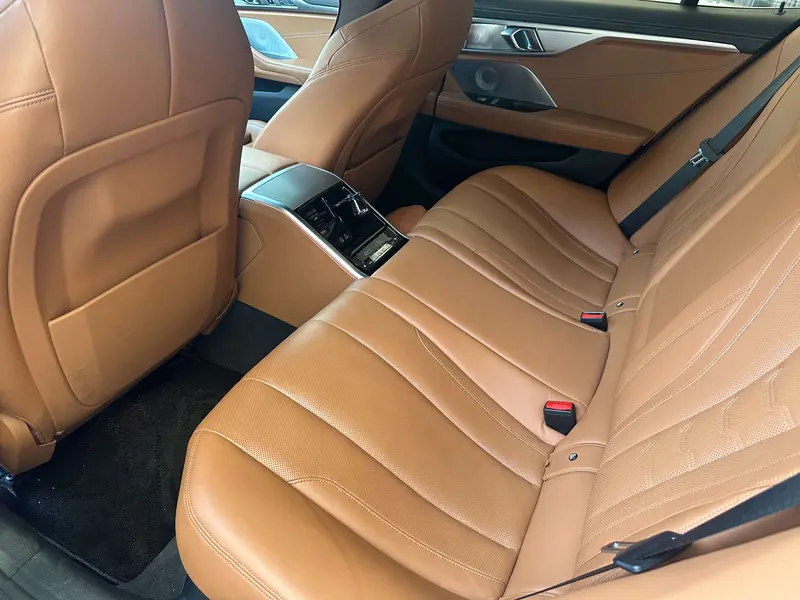 BMW 8 Series — фото 10