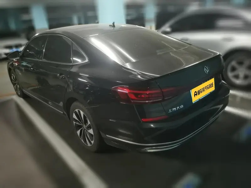Volkswagen Passat — фото 6