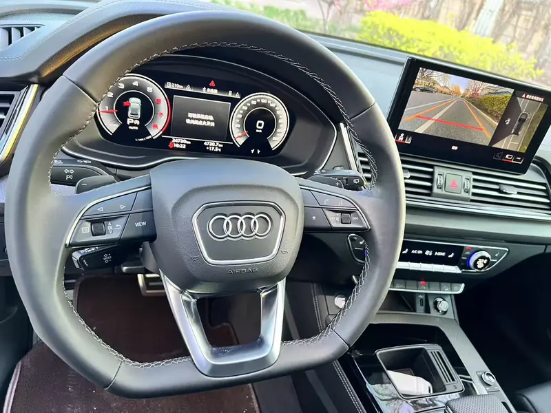 Audi Q5L — фото 11
