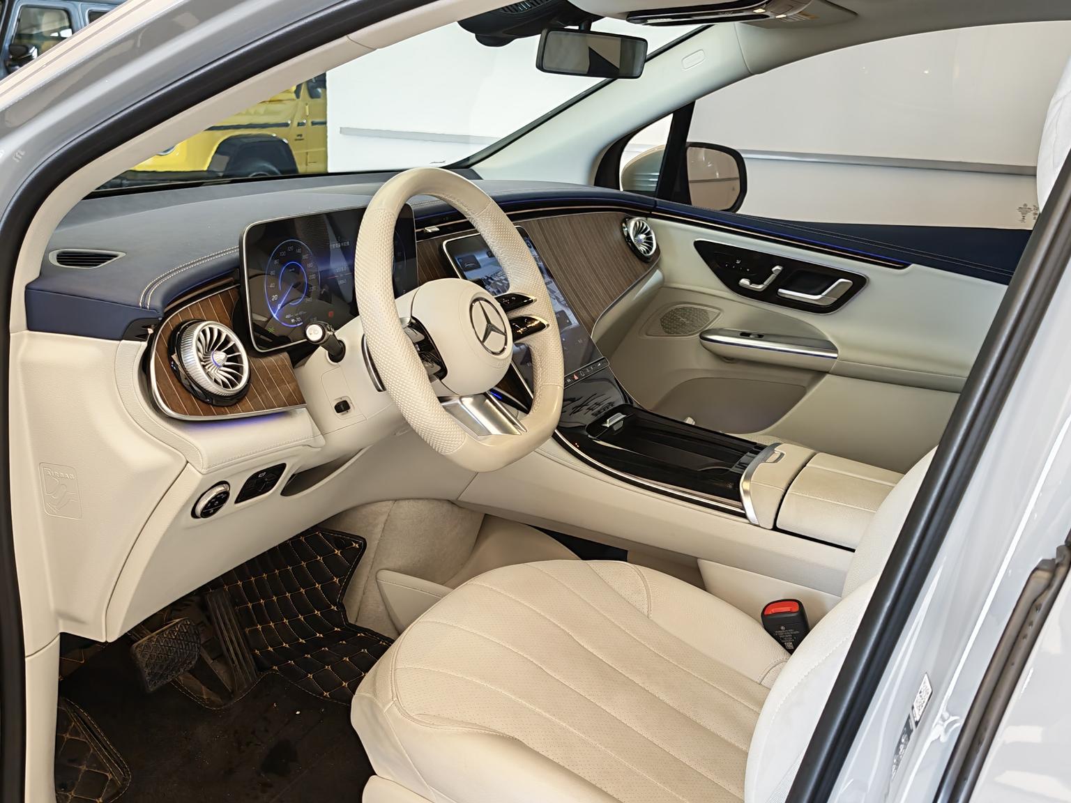Mercedes-Benz EQE SUV: фотография 7 из 16