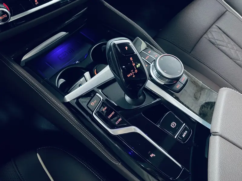 BMW 5 Series — фото 11
