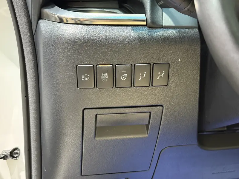 Toyota Alphard — фото 16