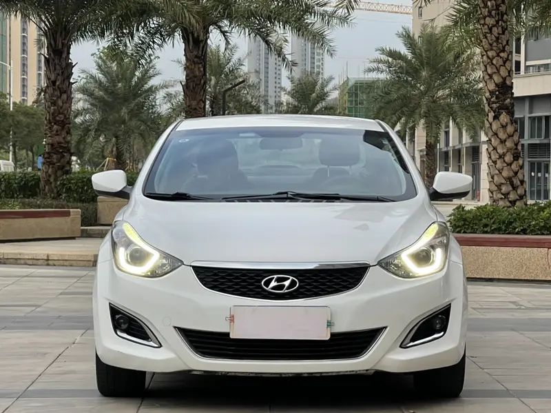 Hyundai Elantra — фото 2