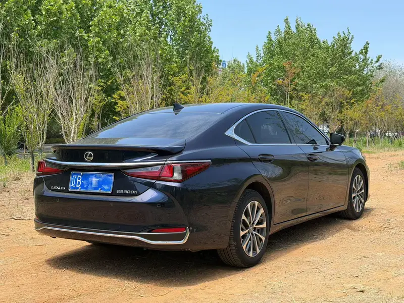 Lexus ES — фото 5