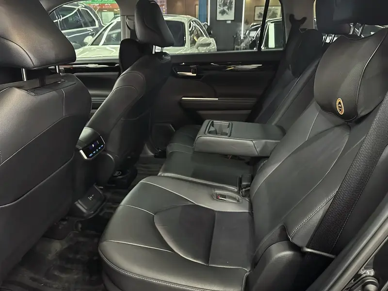 Toyota Highlander — фото 11