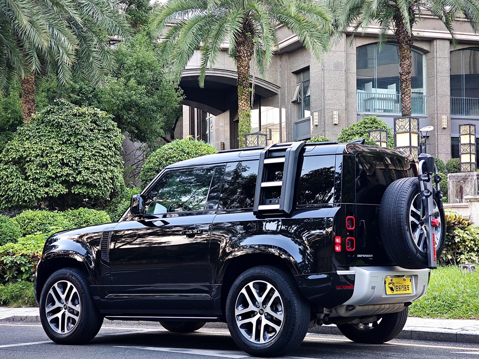 Land Rover Defender: фотография 32 из 32