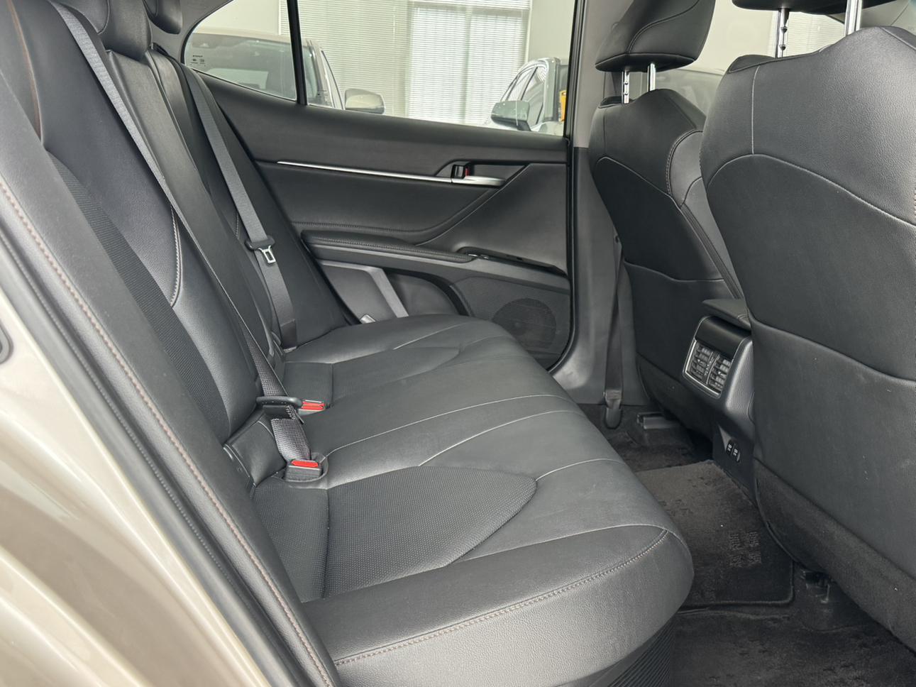 Toyota Camry: фотография 14 из 27
