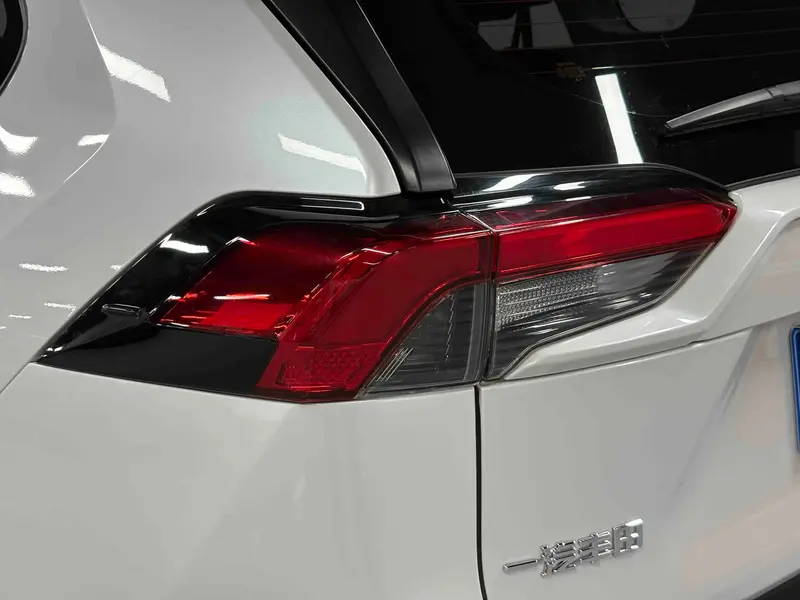 Toyota RAV4 — фото 10