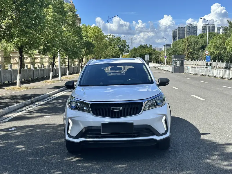Geely Vision X 3 PRO 1.5 L CVT Premium — фото 2