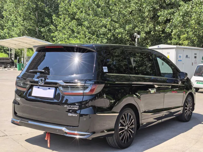Honda Elysion 2.0L e:HEV люкс — фото 6