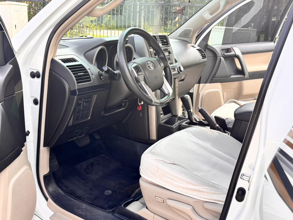Toyota Land Cruiser Prado 2013 2.7L AT 7 мест
