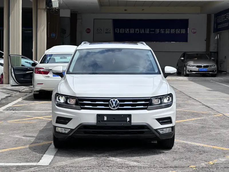 Volkswagen Tiguan L — фото 2