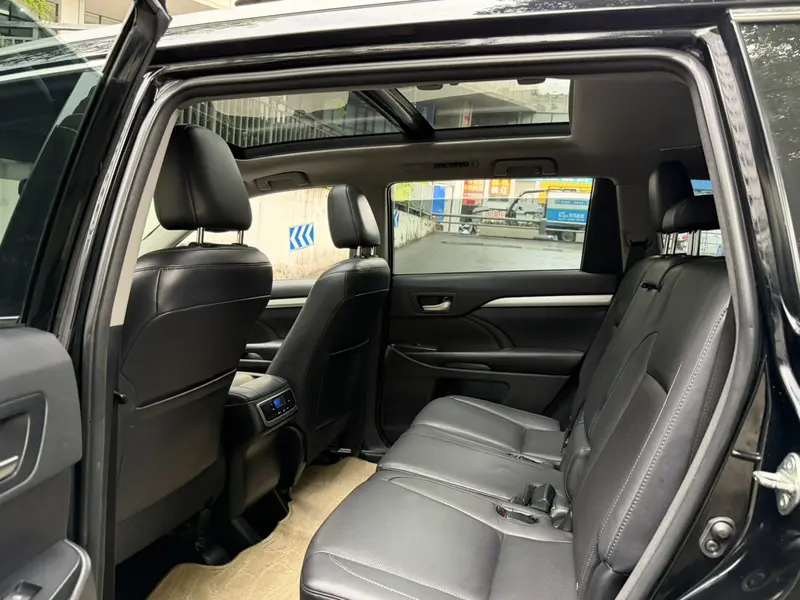 Toyota Highlander — фото 11