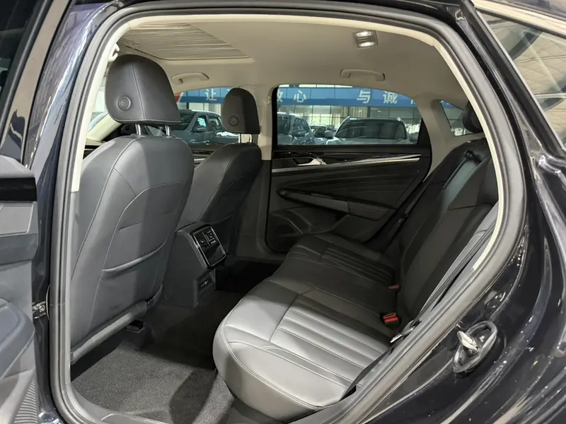 Volkswagen Passat — фото 9