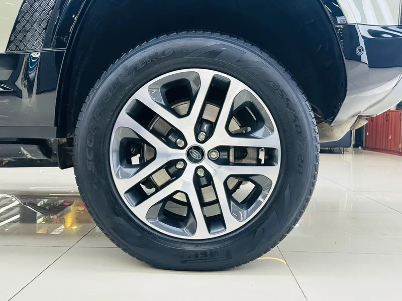 Land Rover Defender — фото 10