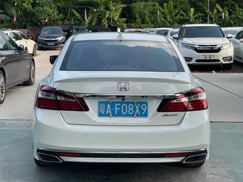 Honda Accord — фото 5