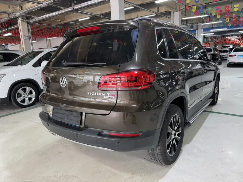 Volkswagen Tiguan — фото 6