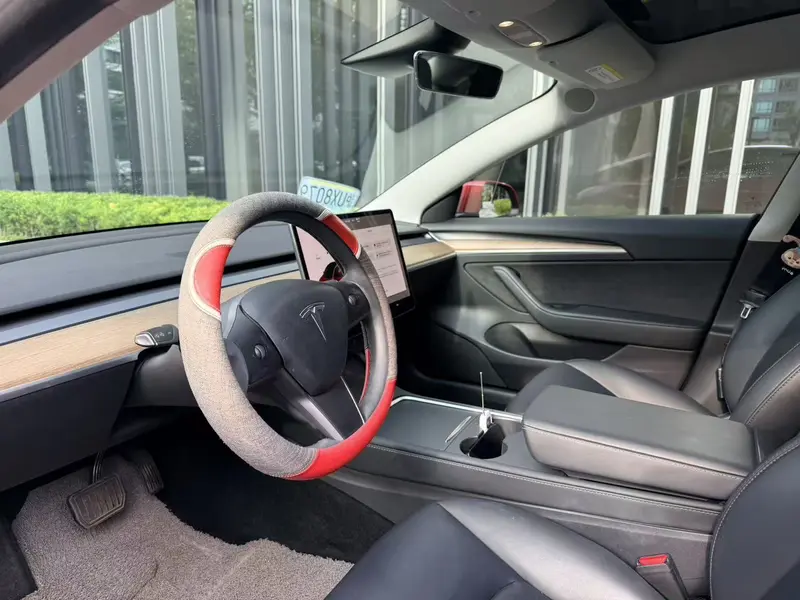 Tesla Model 3 — фото 7