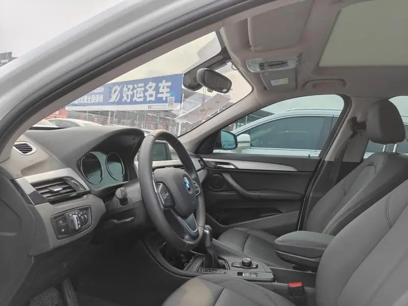 BMW X1 sDrive18Li стиль — фото 11