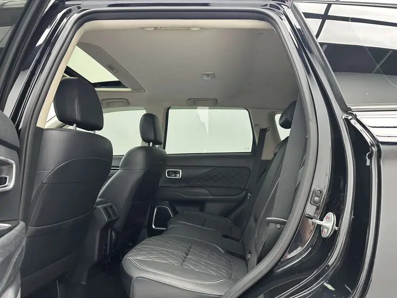 Mitsubishi Outlander — фото 10