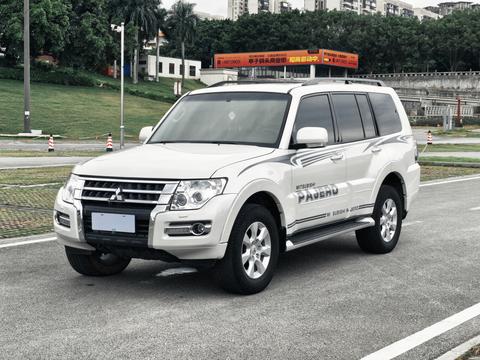Mitsubishi Pajero (Import)