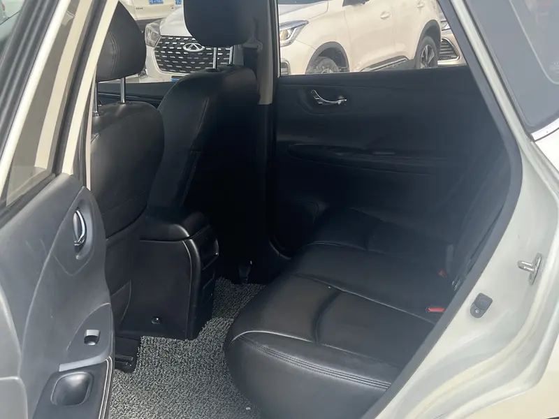 Nissan Tiida 1.6L CVT — фото 9