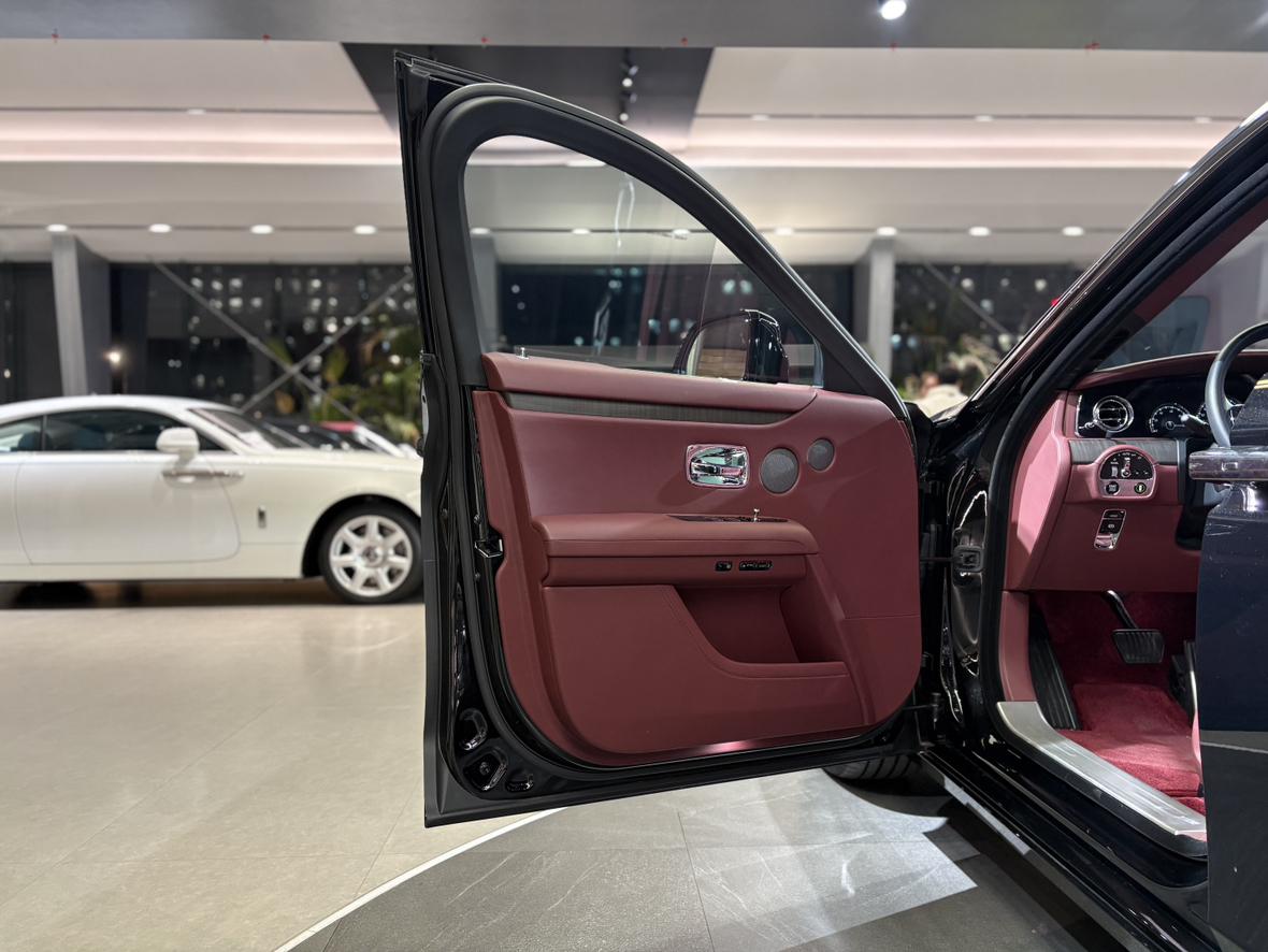Rolls-Royce Ghost: фотография 8 из 28