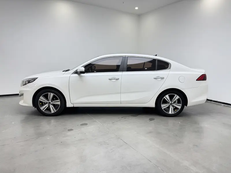 Kia 1.8 L AT GLS — фото 4