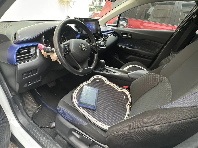 Toyota C-HR 2.0 L Comfort — фото 12