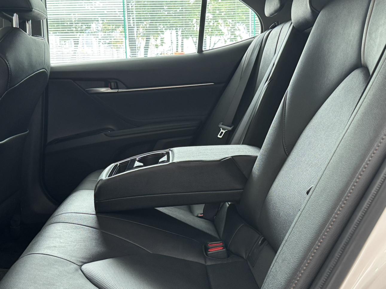 Toyota Camry: фотография 16 из 27