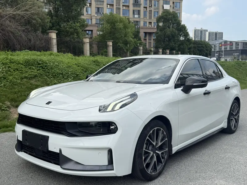 Lynk&Co 03