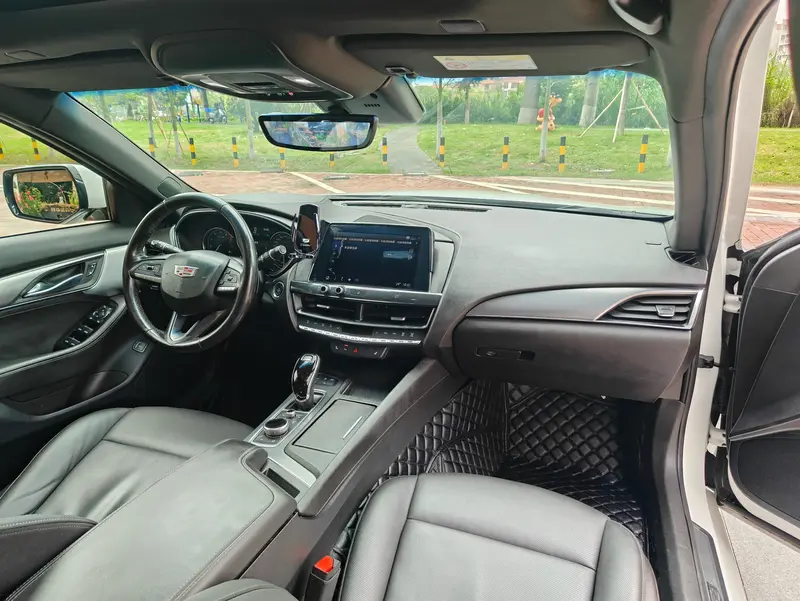 Cadillac CT5 — фото 8