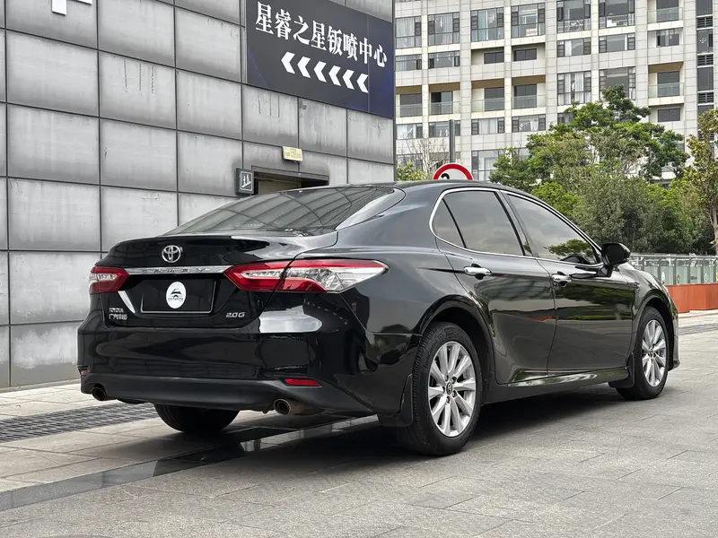 Toyota Camry — фото 5