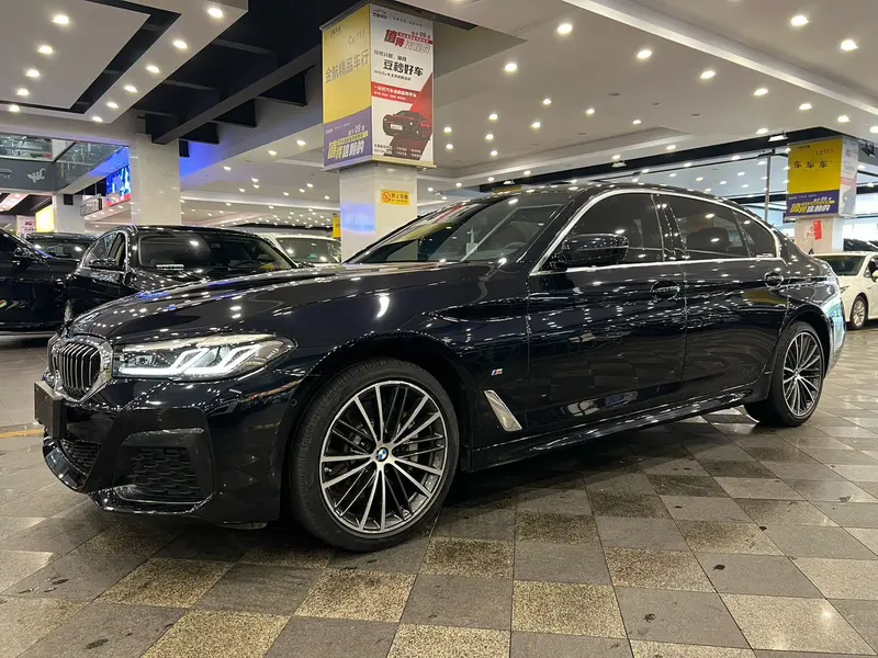 BMW 5 Series — фото 1
