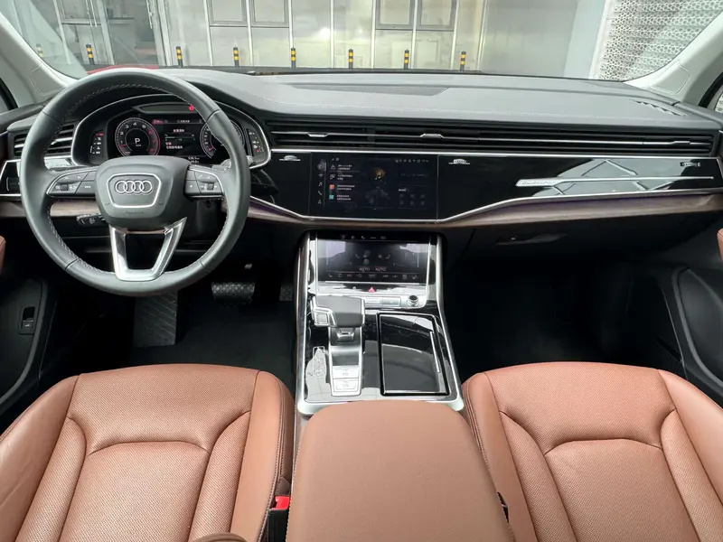 Audi Q7 55 TFSI quattro S line спорт — фото 6
