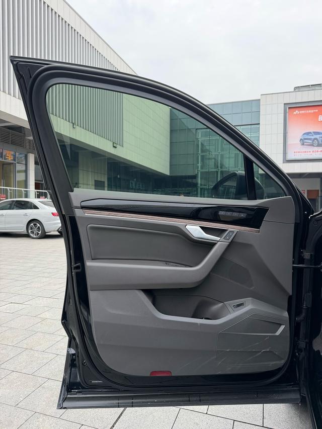 Volkswagen Touareg id 4392315 из Китая 15