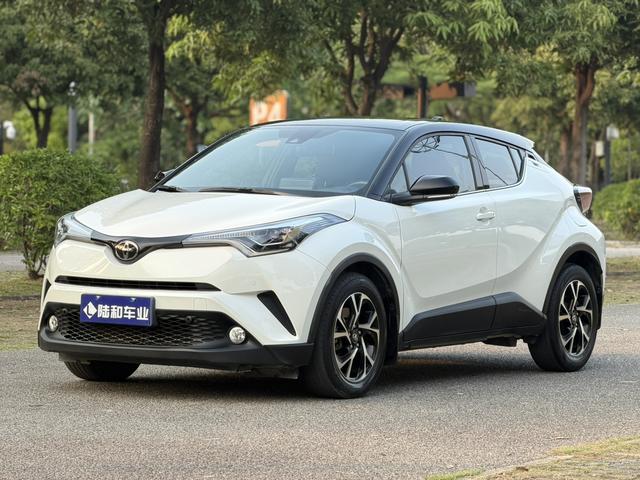 Toyota C-HR - фото 1