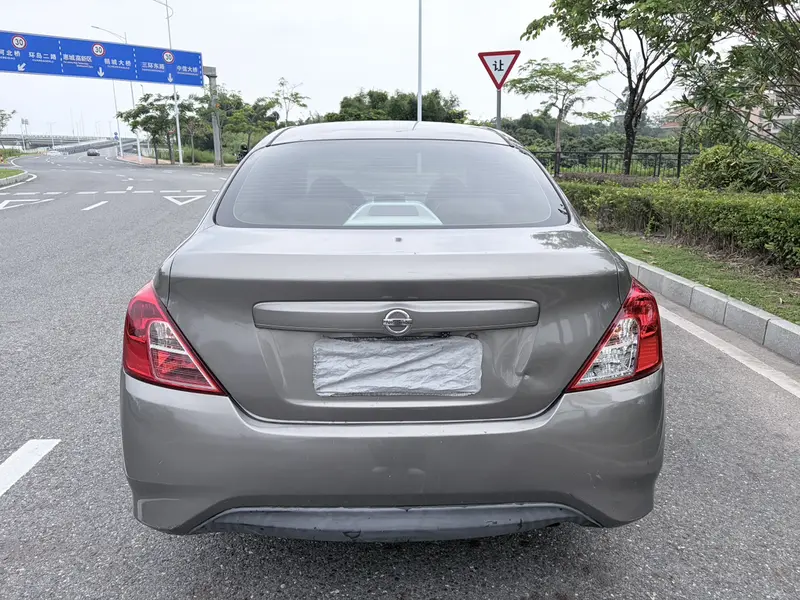 Nissan Sunny — фото 6