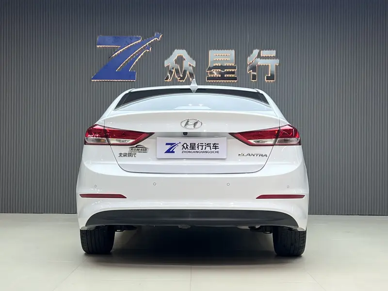 Hyundai Elantra — фото 3