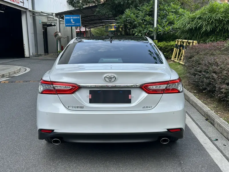 Toyota Camry — фото 5